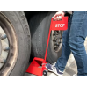 Cale de roue pour remorque poids-lourds à quai en acier avec Roulettes panneau stop et chaine Cale de roue pour remorque poids-lourds à quai en acier avec Roulettes panneau stop et chaine