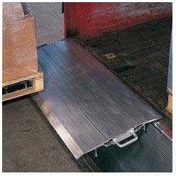 plaque de quai double butée en aluminium charge 4000 kg dimensions  500x1500 mm